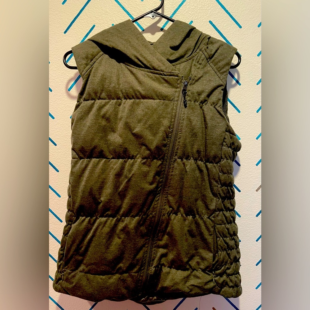 Green Women’s Vest! Asymmetrical zipper!